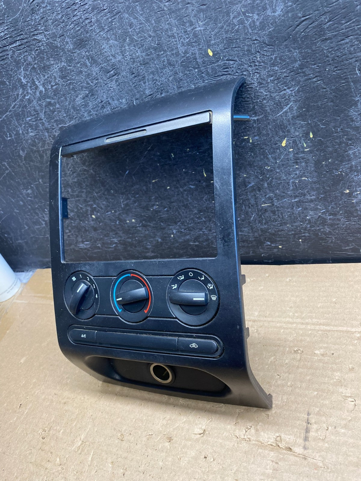 2004 to 2008 Ford F150 Radio Climate Dash Bezel Surround Black AG8374 DG2
