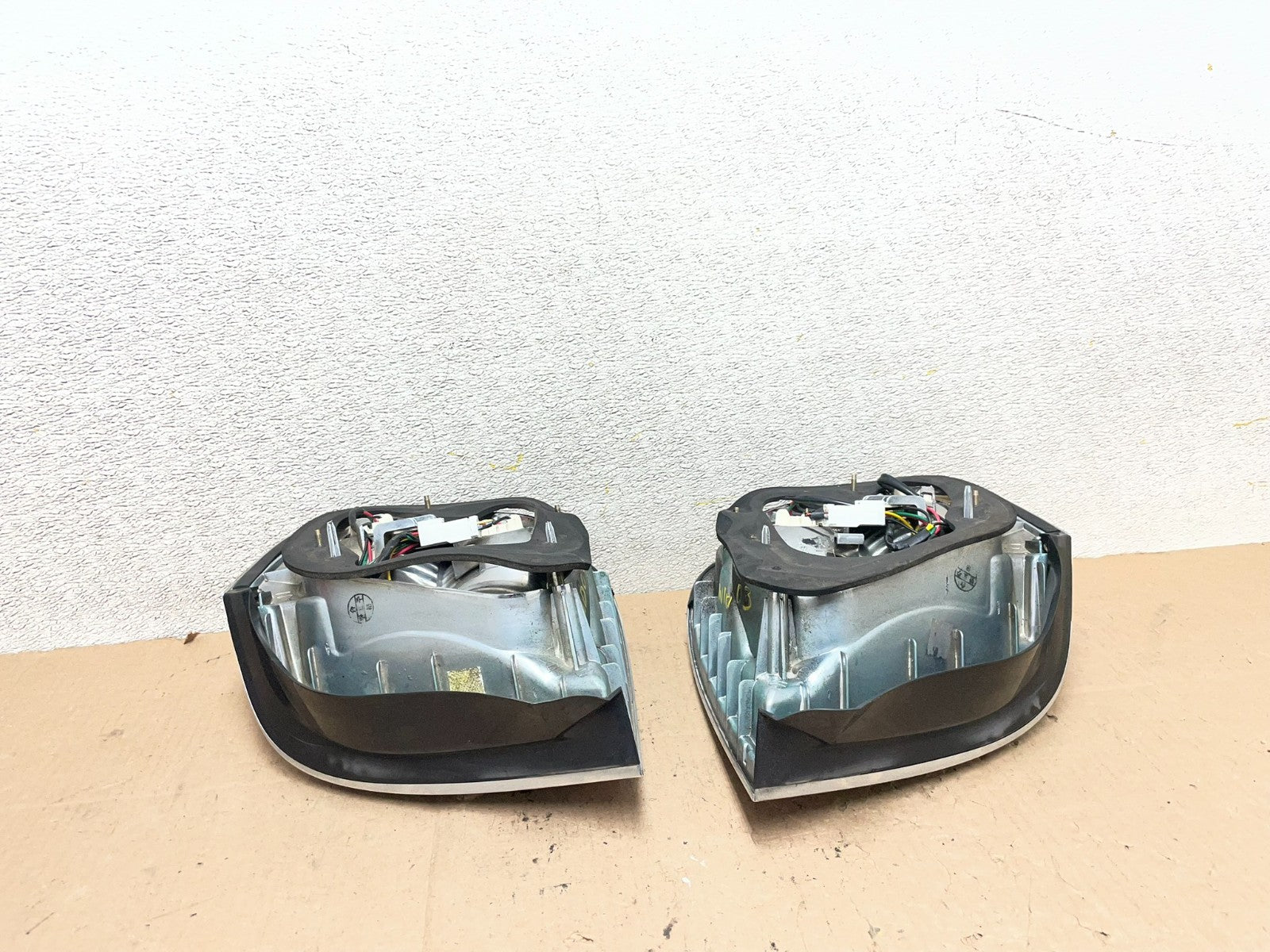 2004 2005 Hyundai XG350 XG Left+Right Tail Lights Oem W1003 DW5
