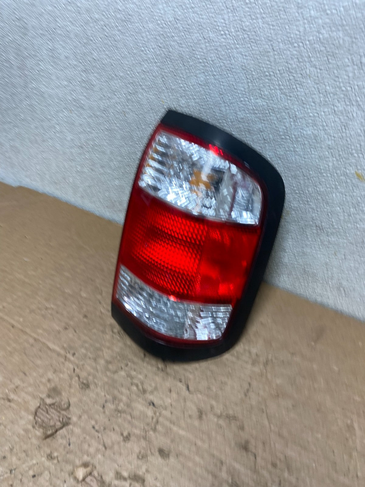 1999 to 2004 Nissan Pathfinder Right Passenger Rh Side Tail light Oem Z3646 DW1