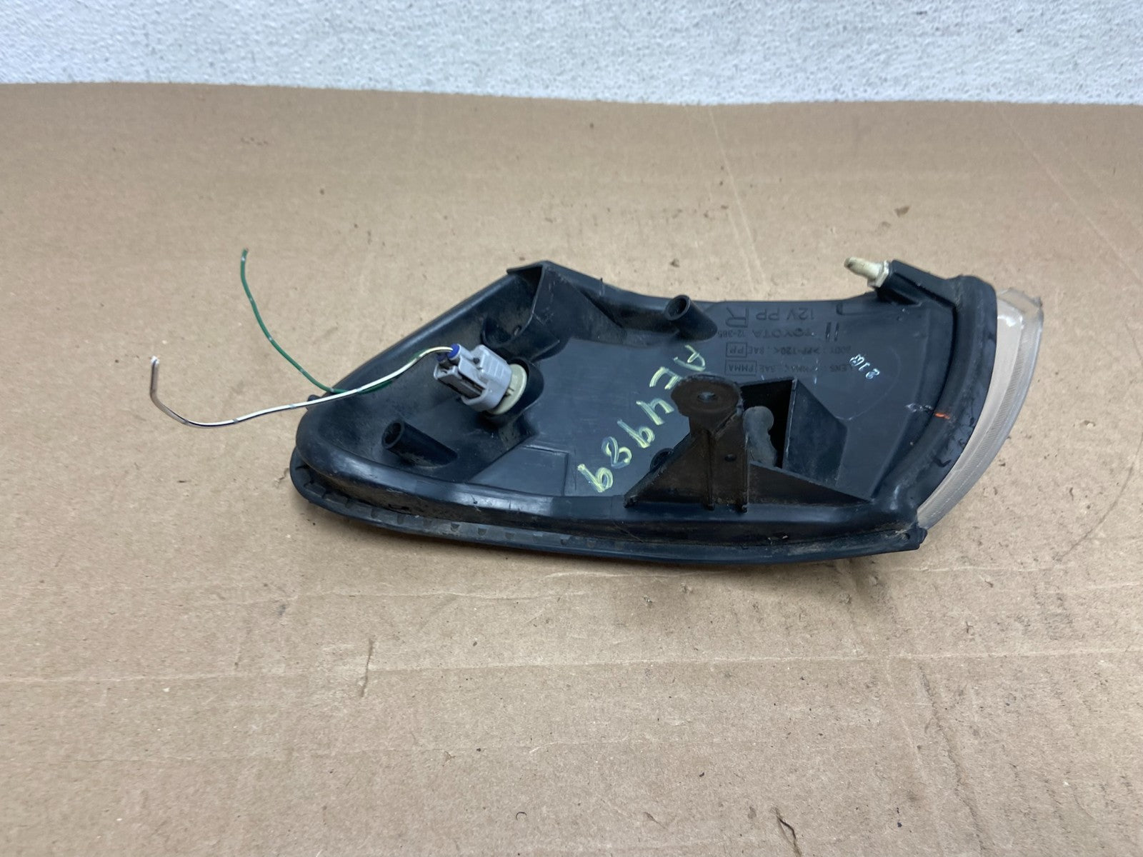 1993 to 1997 Toyota Corolla Right Passenger Corner Marker Turn Signal AE4989 DW4