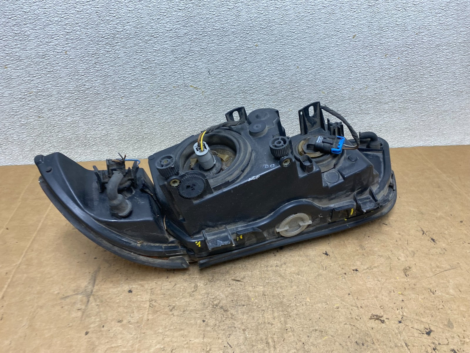 1997 - 2000 BMW E39 5 Series Headlight Right Passenger RH Halogen OEM T5172 DW7