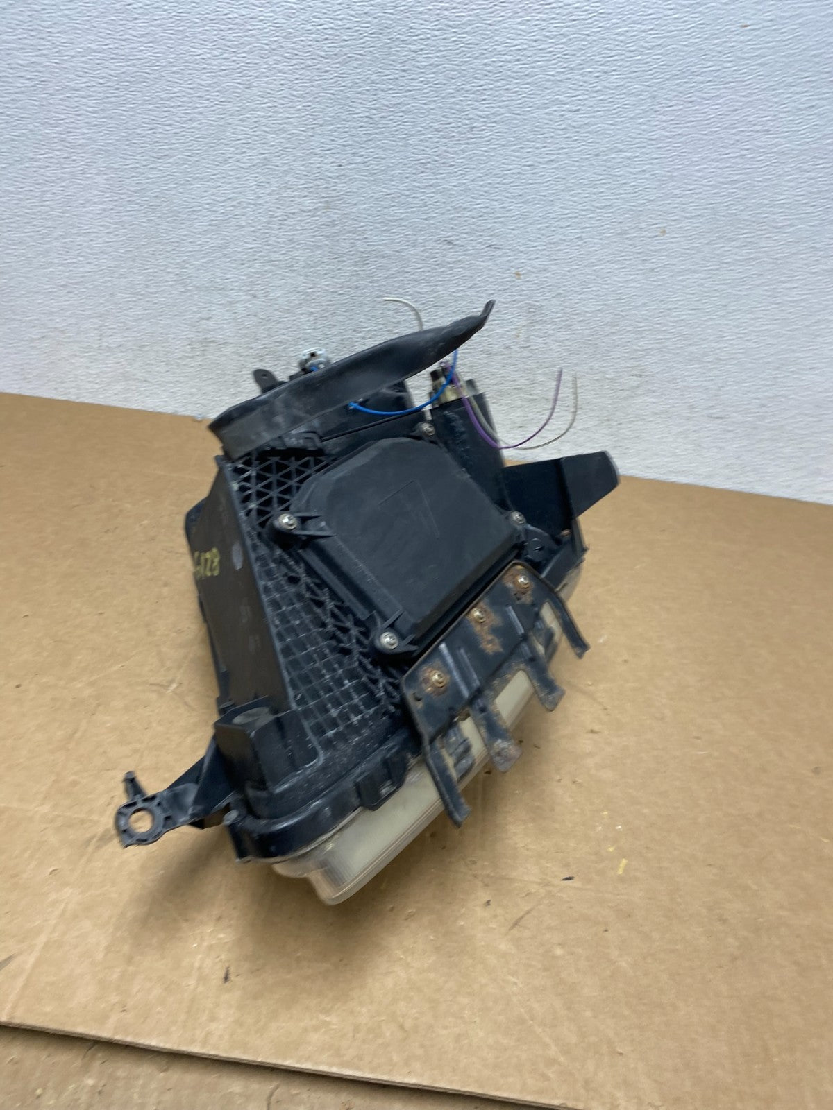 2004 - 2005 Toyota Prius Right Passenger RH Side Headlight Xenon Hid AD6128 DW10