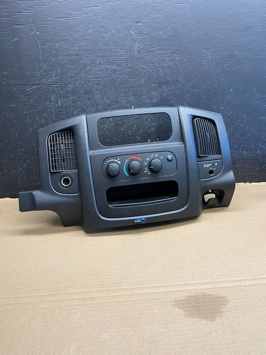 2002 to 2005 Dodge Ram Radio Climate Control Dash Air Vent Bezel Trim ah1222 DG0