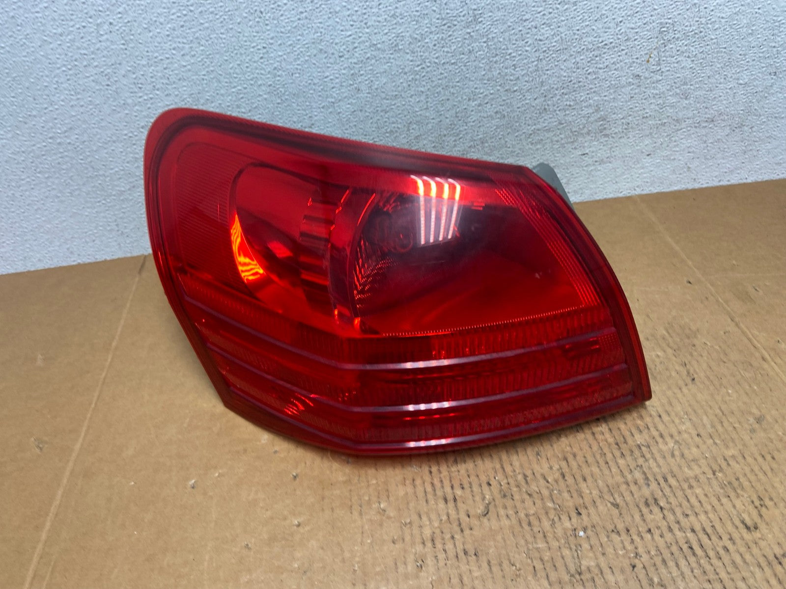 2008 to 2015 Nissan Rogue Left Driver Lh Side Tail Light AE0363 LK0