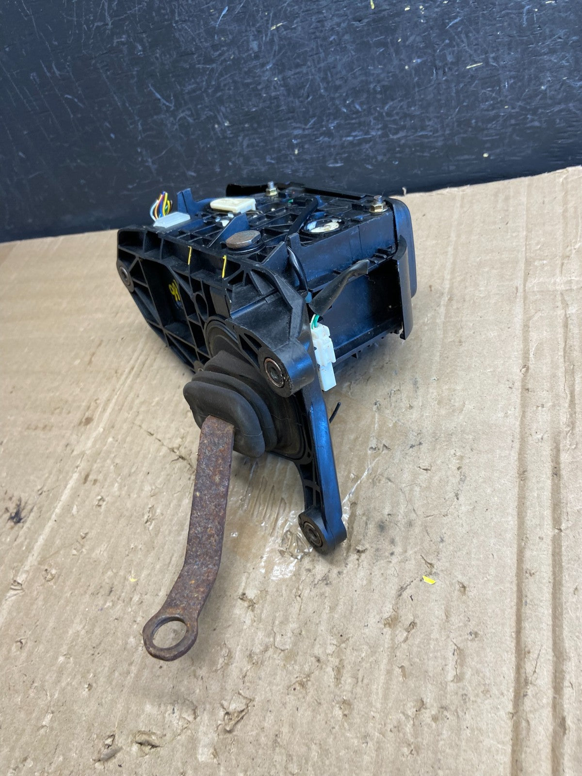 1998 to 2002 Lexus GS300 Center Console Shifter w/ Knob AE1966 DG4