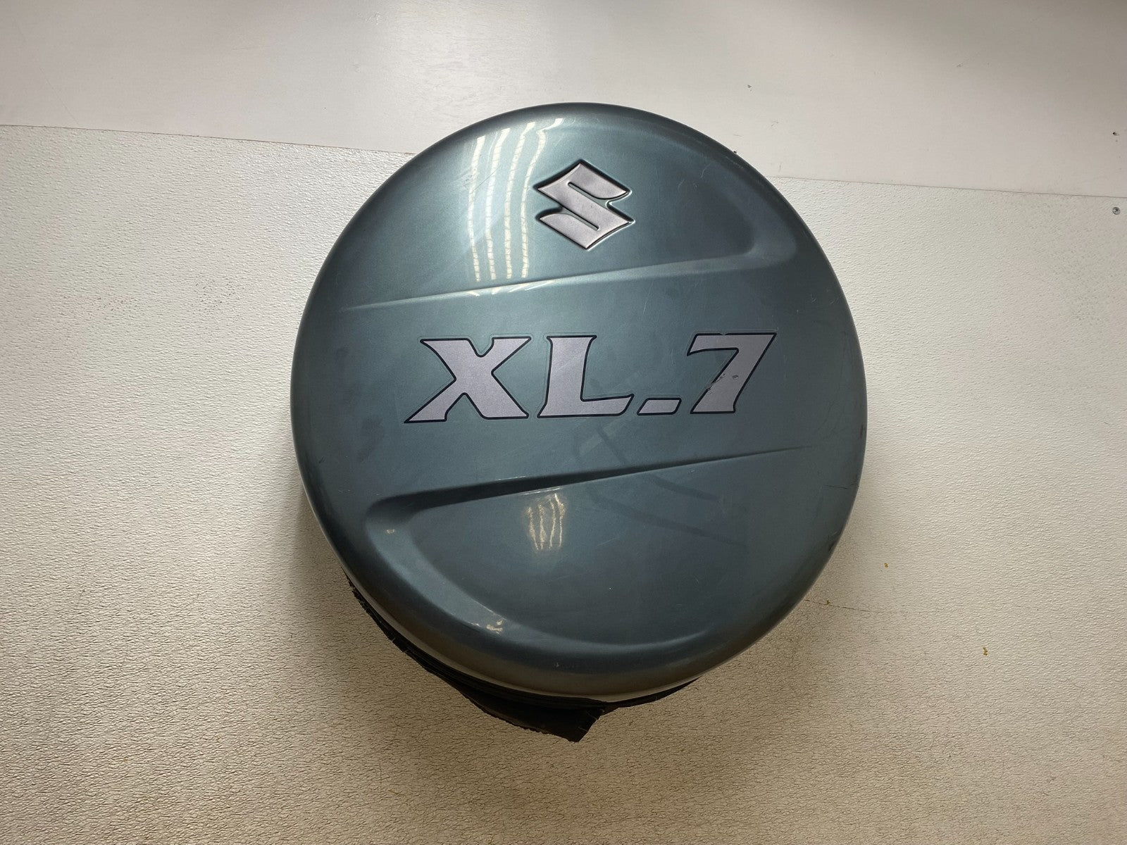 2004-2007  Suzuki Grand Vitara XL7 Rear Spare Tire Cover Hard Shell OEM S7261 GD0