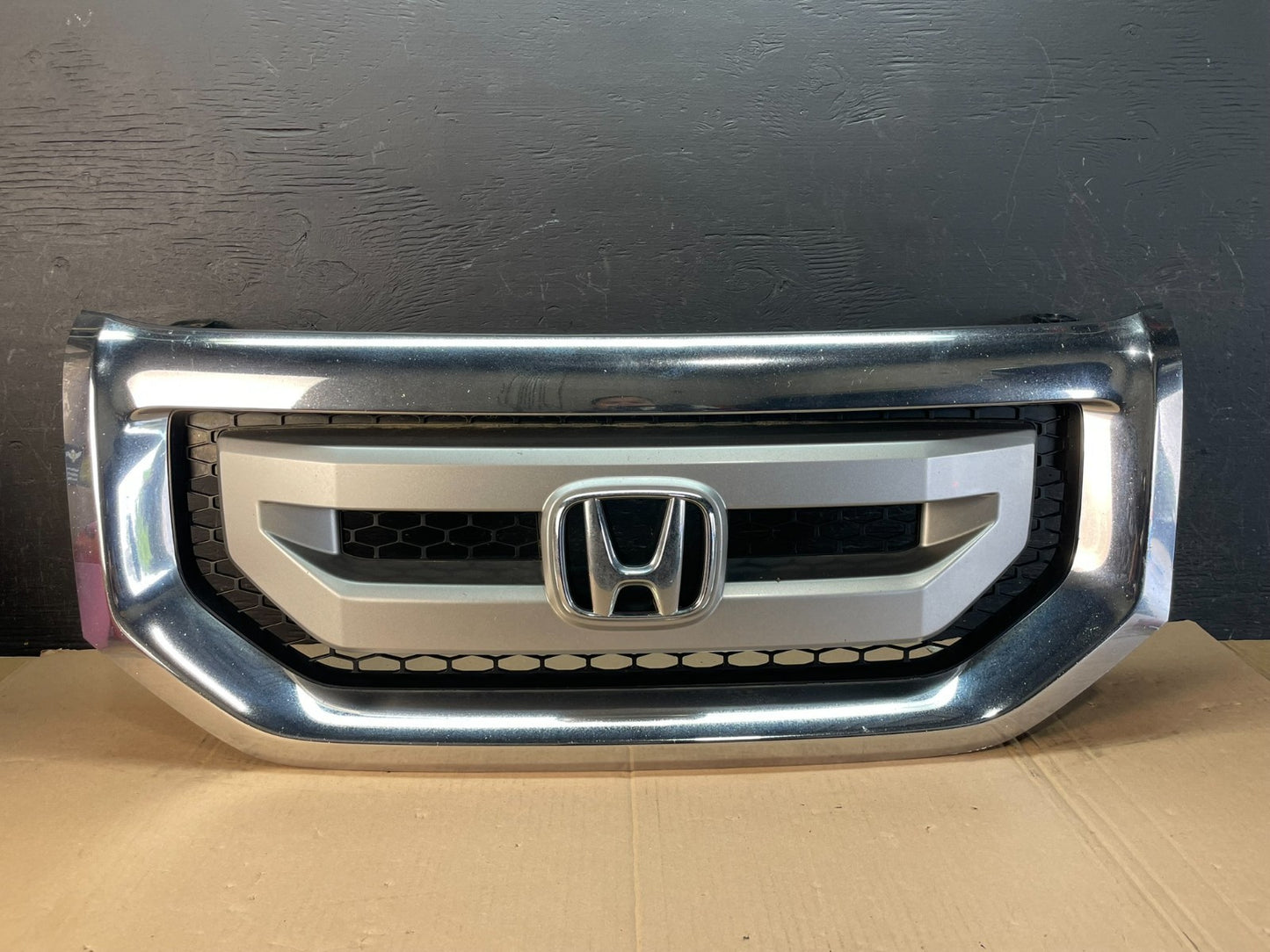 2009 to 2011 Honda Pilot Front Upper Grill Grille AD8399 DG0