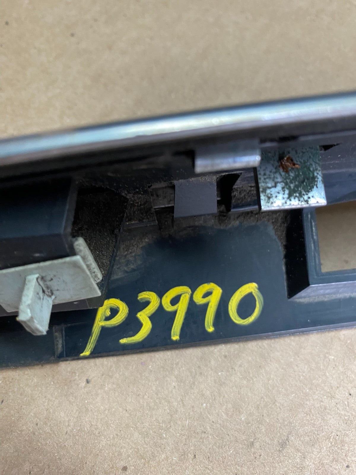 2013 to 2015 Nissan Pathfinder Rear Trunk Liftgate Handle Trim Camera P3990 DG13