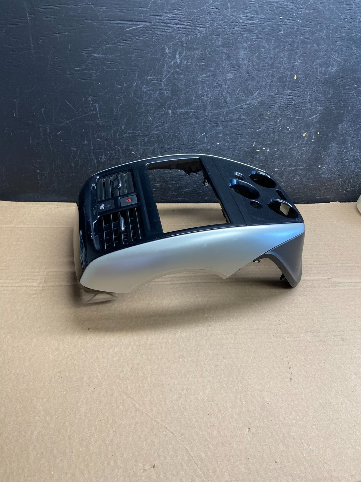 2015-2019 Nissan Versa Center Dash Radio Climate Bezel Air Vent af2404 DG1