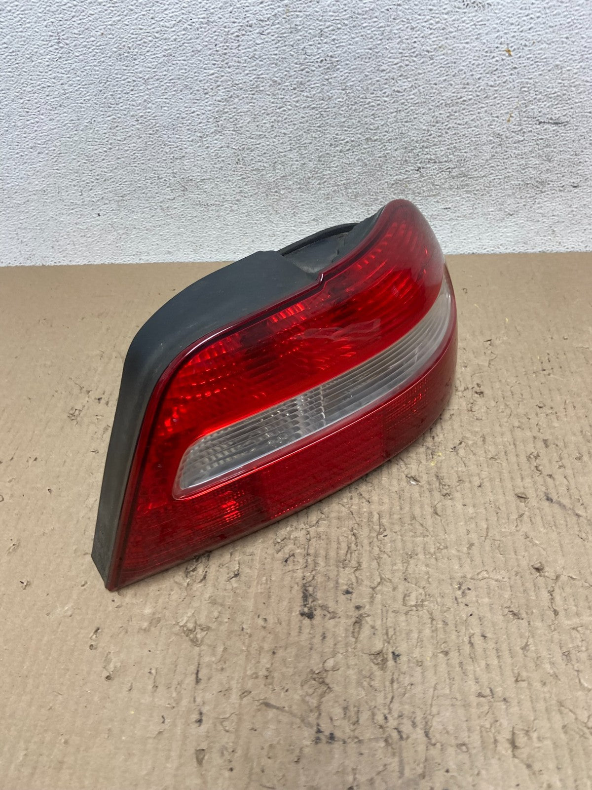 2001 to 2004 Volvo S40 Right Passenger RH Side Tail Light af7164 DG2