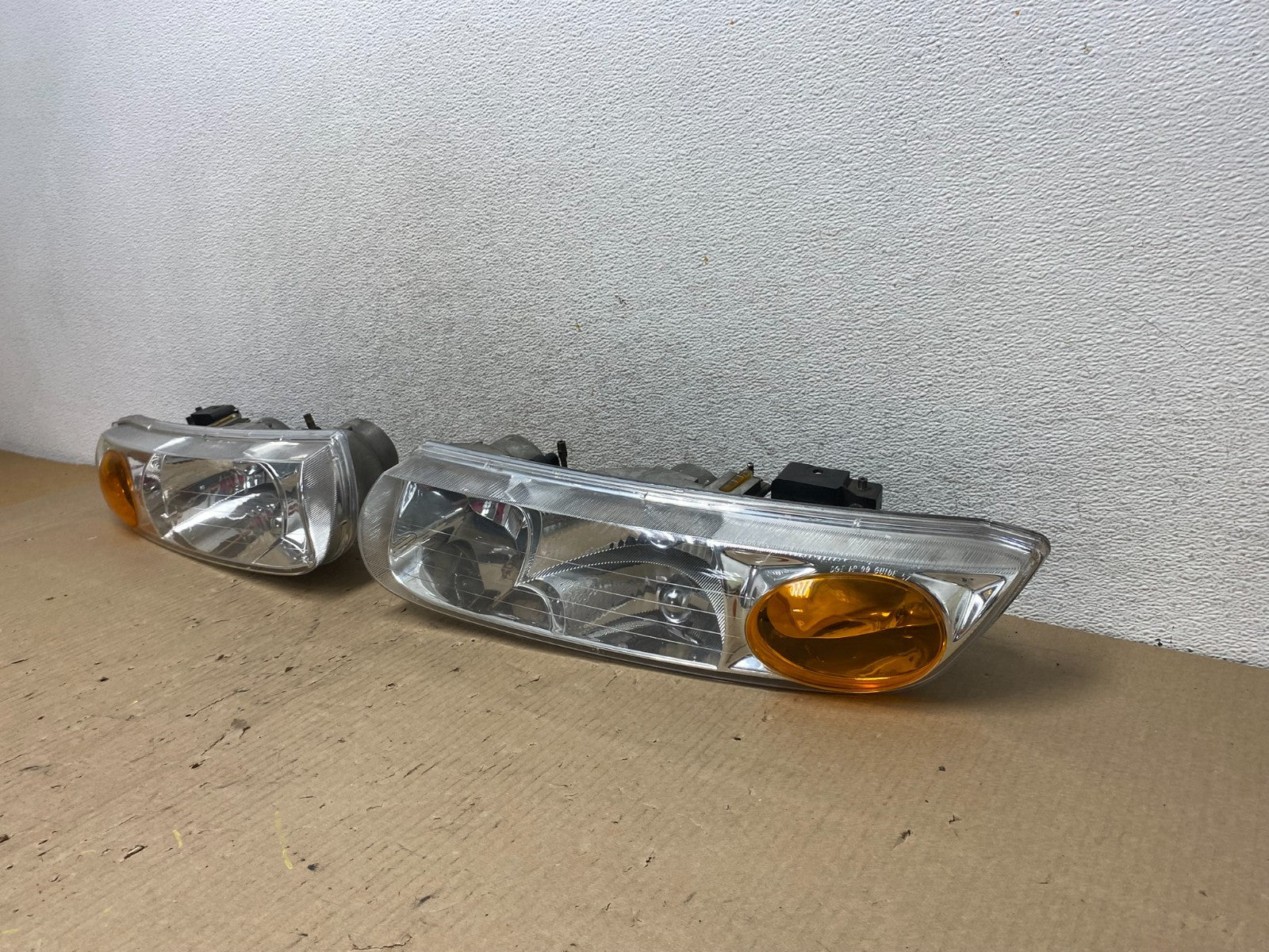 1998 - 2002 Saturn SL SL1 SL2 S Series Left+Right Halogen Headlights AG8014 DW2