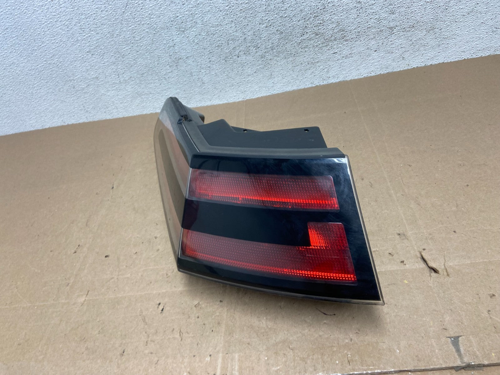 2011 to 2017 Chevrolet Volt Left Driver LH Side Tail Light AE5972 DW1