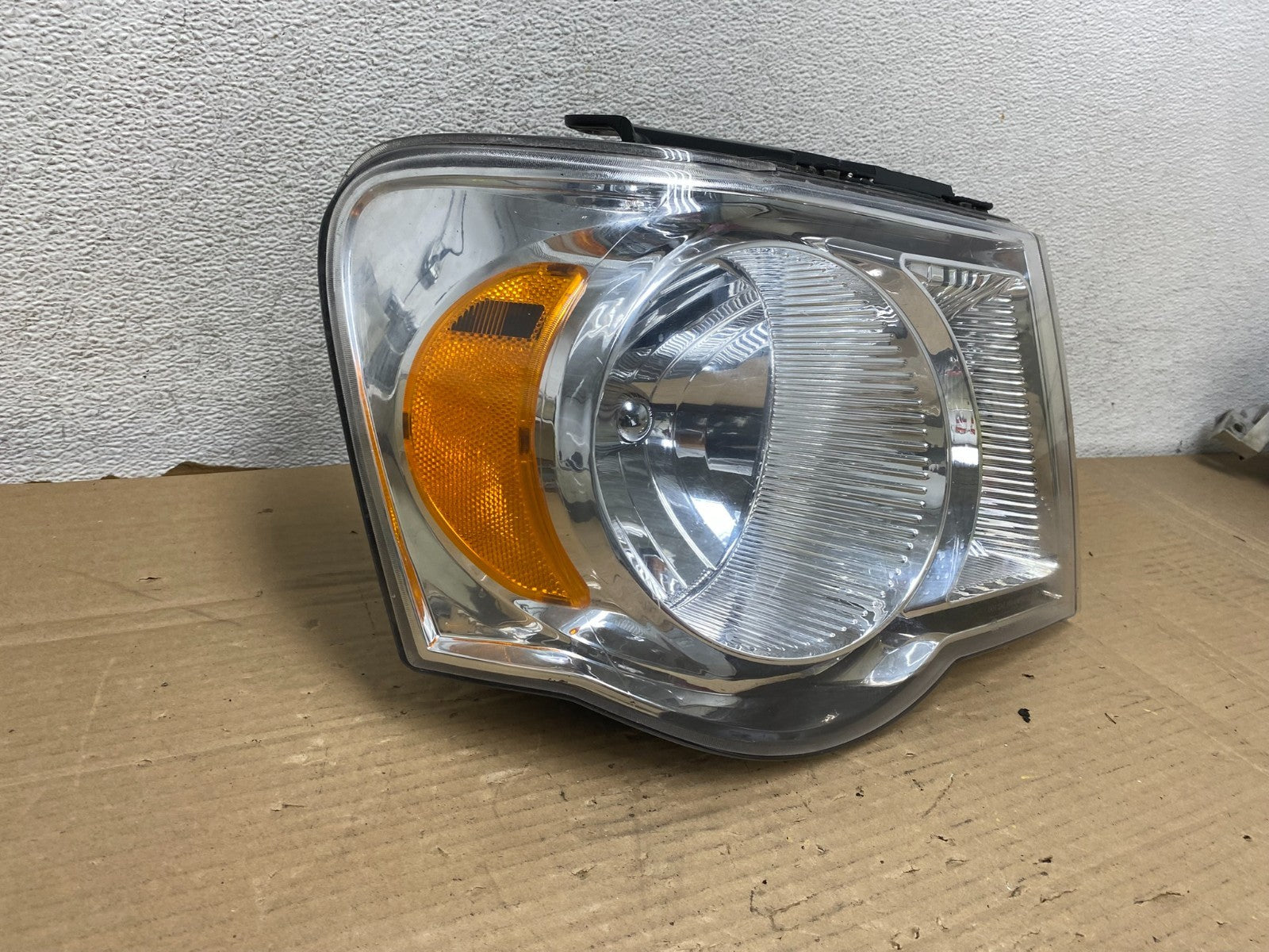 2007 2008 2009 Chrysler Aspen Right Passenger RH Halogen Headlight AG9016 DW1