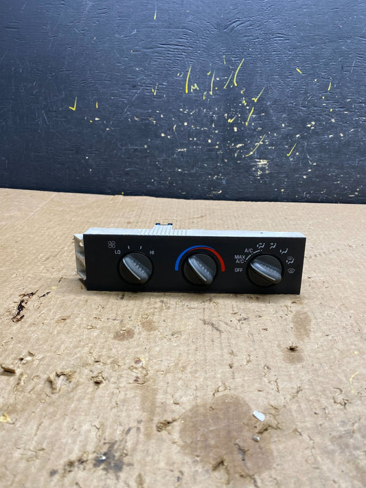 2001 - 2007 GMC Chevrolet Express 1500 Climate Control A/C Z4537 DG0