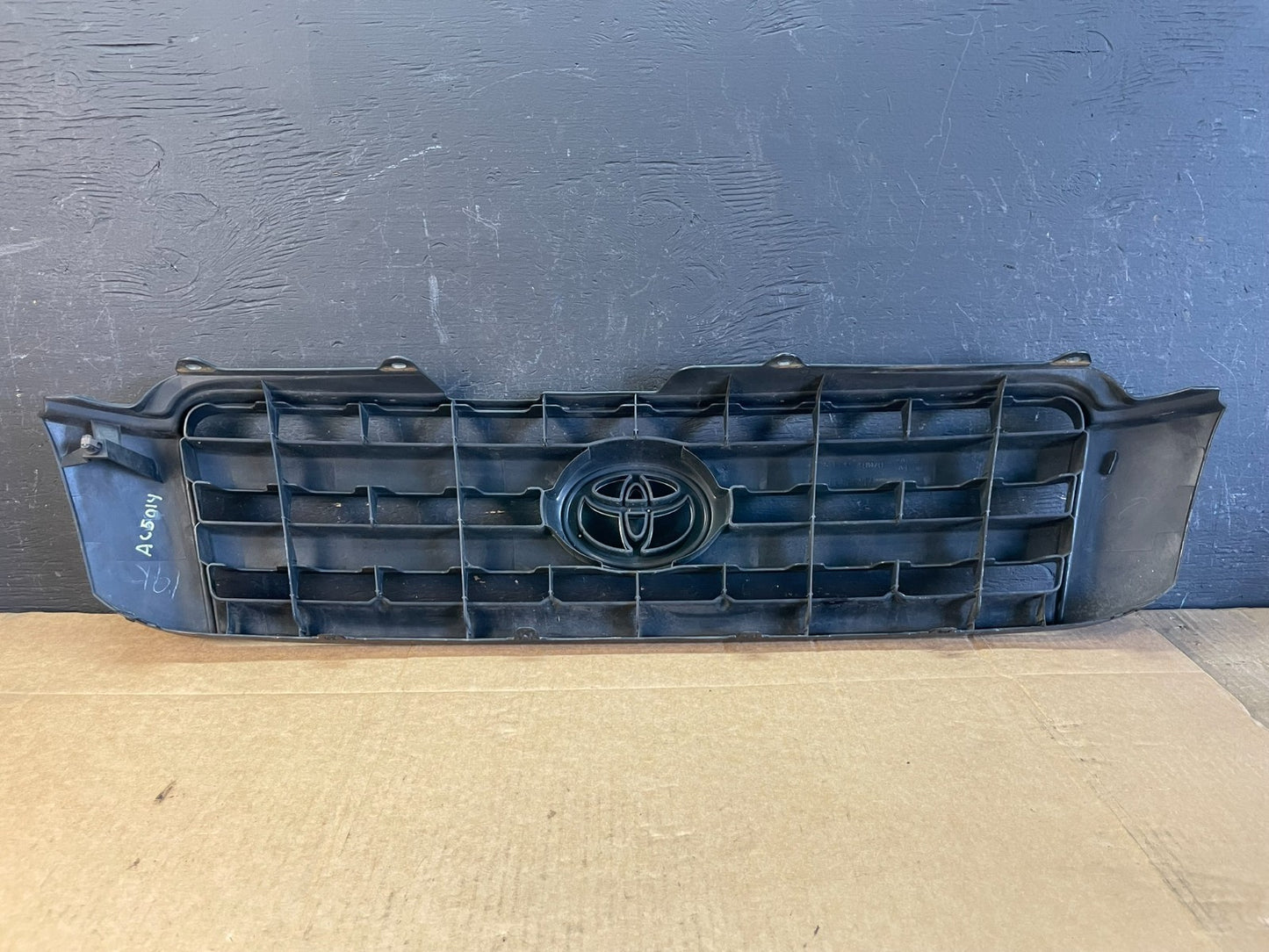 2004 to 2007 Toyota Highlander Front Upper Grille Grill With Emblem AC5014 DG5