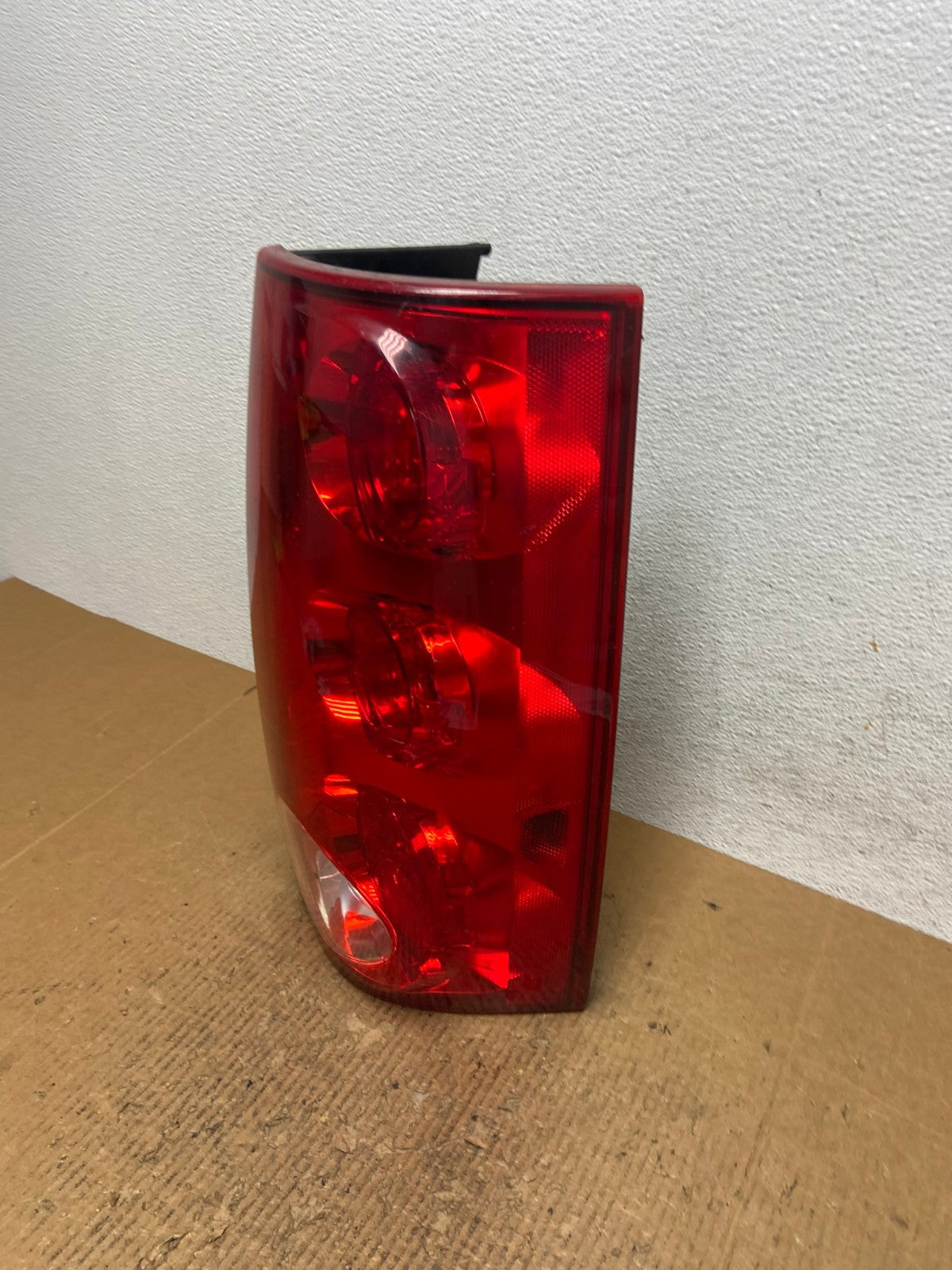 2007 to 2011 GMC Yukon Right Passenger RH Side Tail Light AE2727 LK1