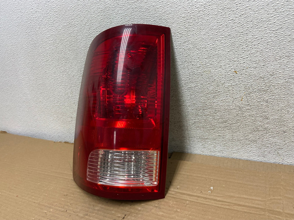 2010 to 2018 Dodge Ram 1500 Left Driver LH Side Tail Light AG9041 LK2