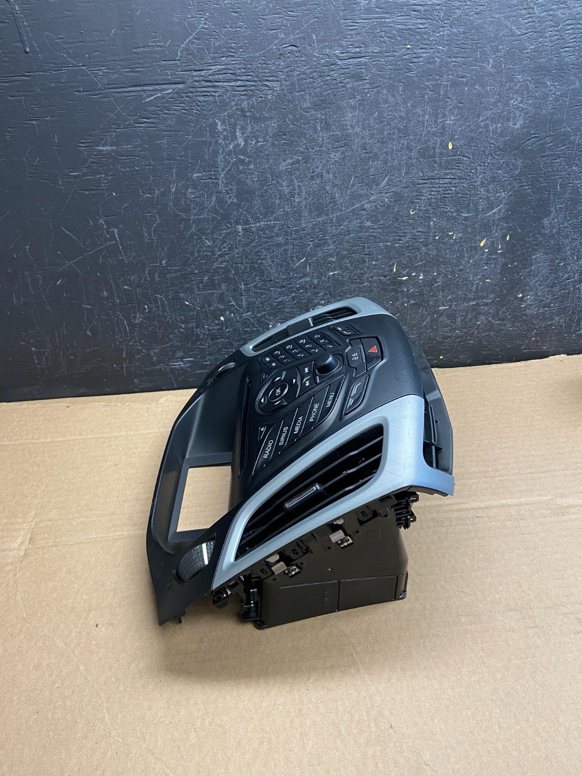 2013 to 2014 Ford Focus Center Radio Stereo Control Unit Trim AF2402 DG1