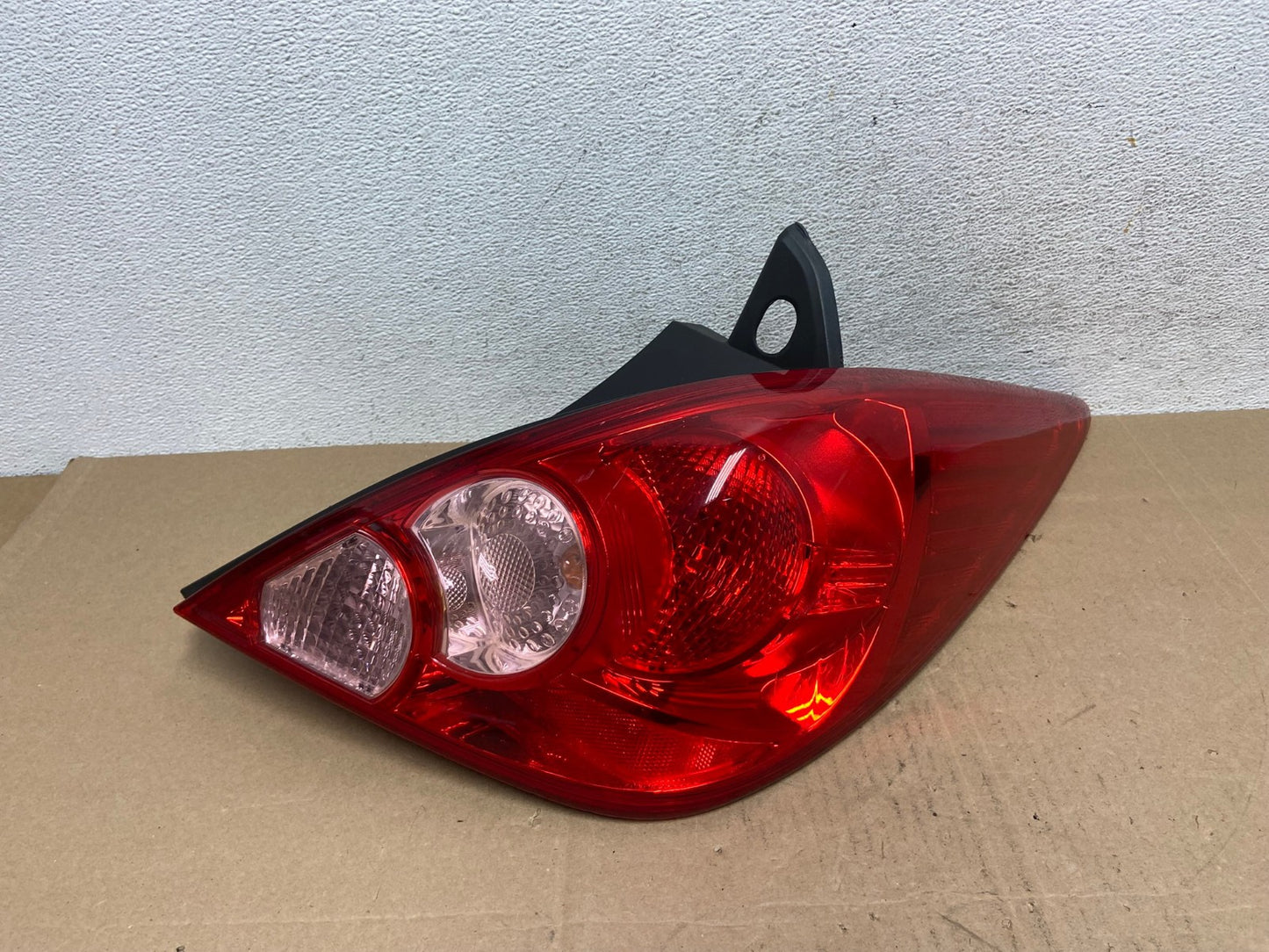 2007 - 2012 Nissan Versa Hatchback Right Passenger Side Tail Light AE4994 LK0