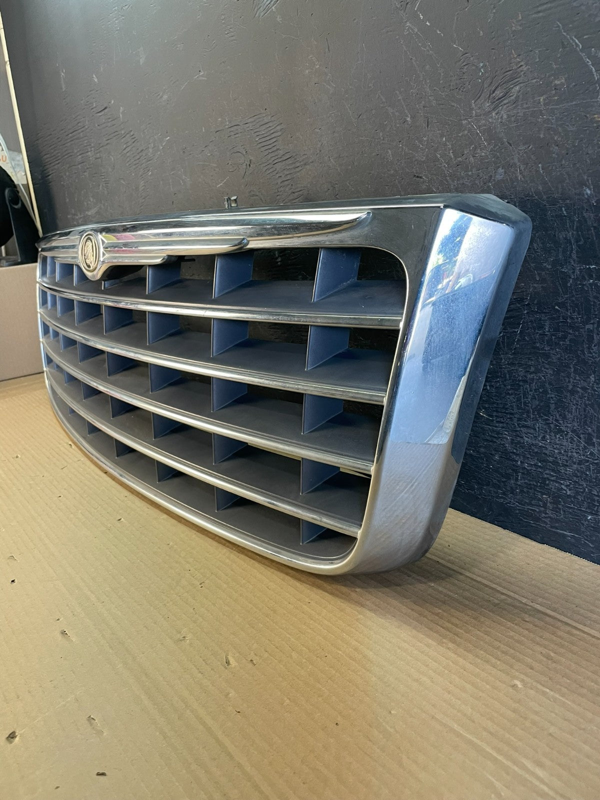2007 2008 2009 Chrysler Aspen Front Radiator Upper Grill Grille AE8660 DW1
