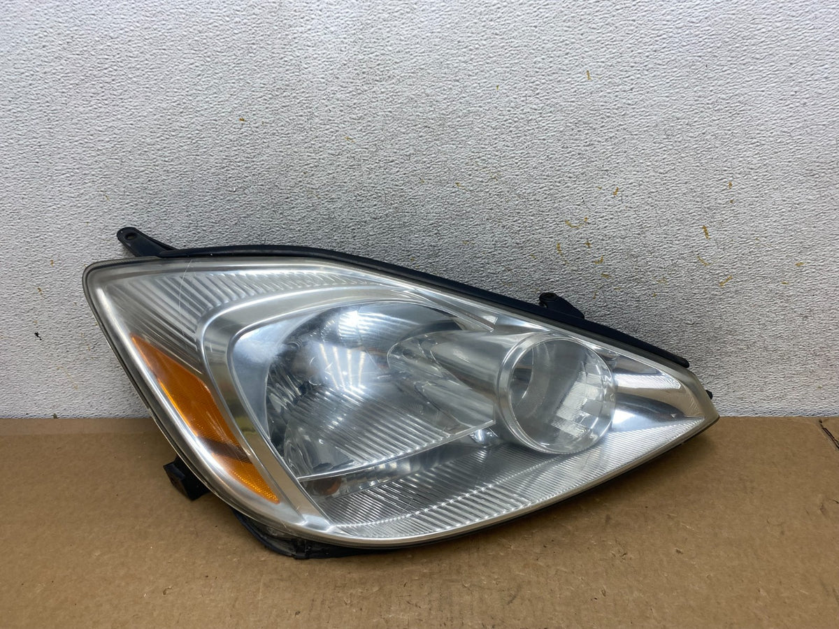 2004-2005 Toyota Sienna Right Passenger Halogen Headlight AI3462 DW0