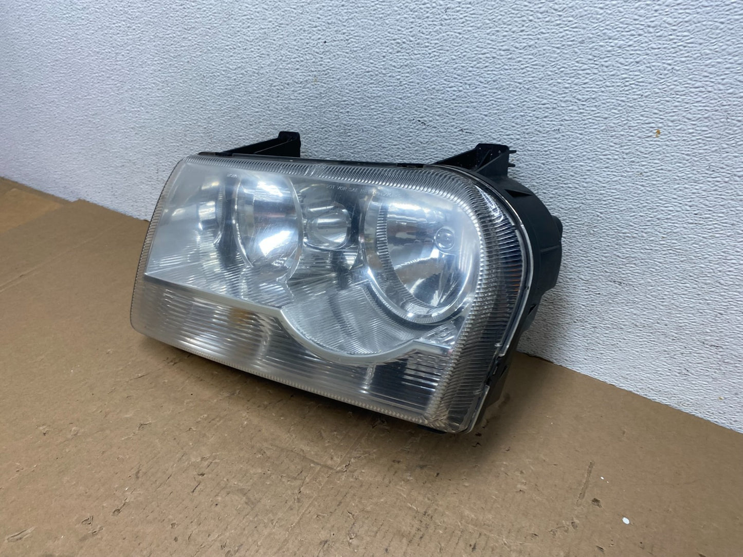 2005 2006 2007 Chrysler 300 Left Driver LH Halogen Headlight AD8073 DW1