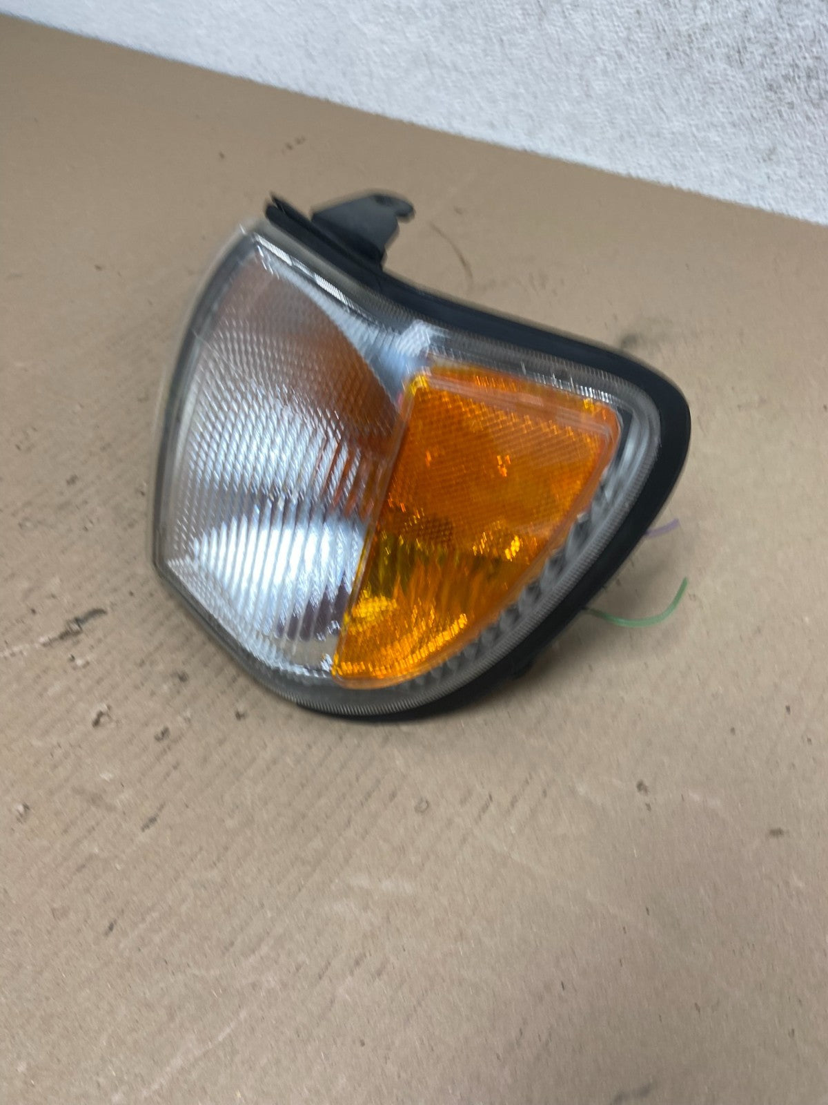 1999-2004 Nissan Pathfinder Front Left Driver Turn Signal AE7243 DW1