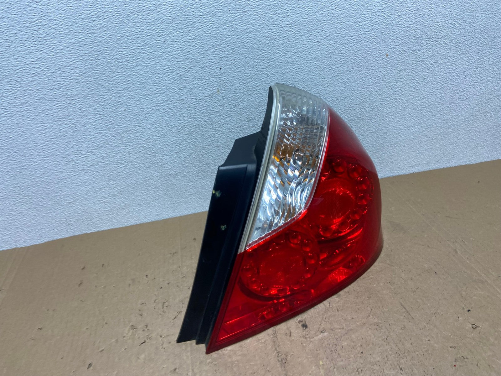 2006 2007 Infiniti M35 M35X M45 Right Passenger Side Tail Light AC7189 LK2