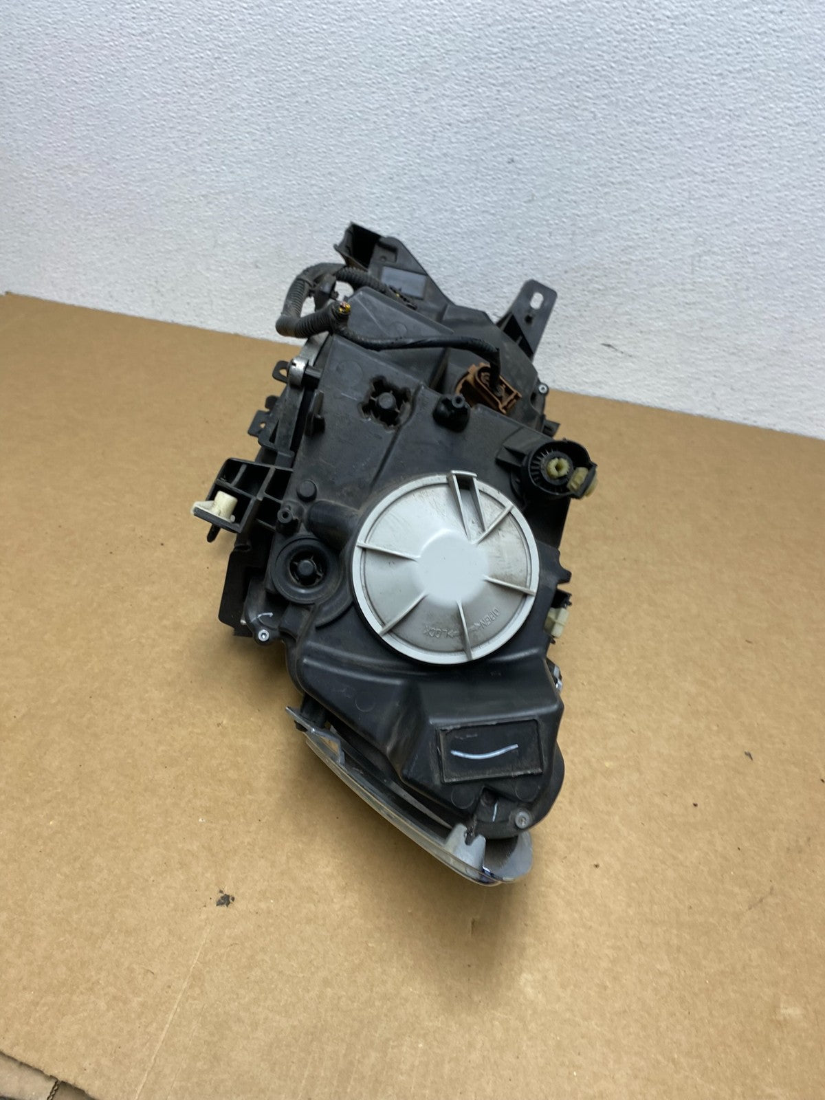 2015 to 2019 Lincoln MKC Right Passenger RH Side Xenon Headlight OEM AC1660 DG9