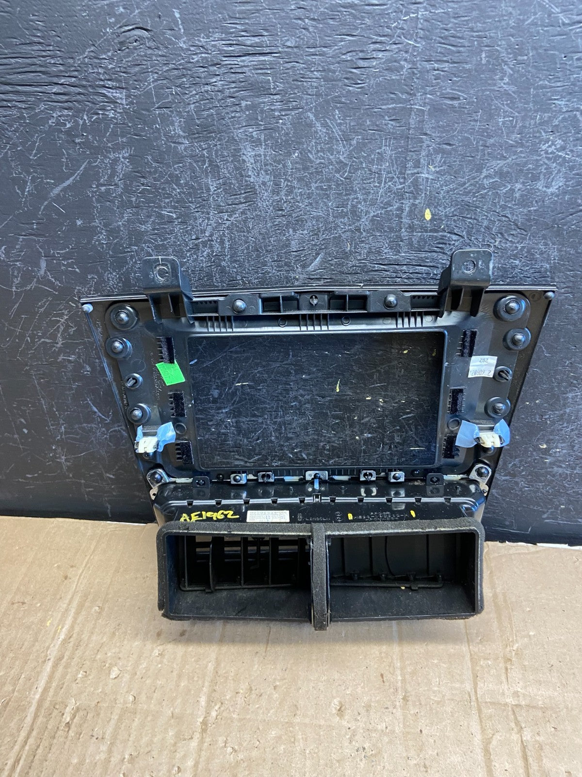 2010 - 2012 Lincoln Mkt Center Dash Gps Radio Bezel Panel Air Vent AE1962 DG3