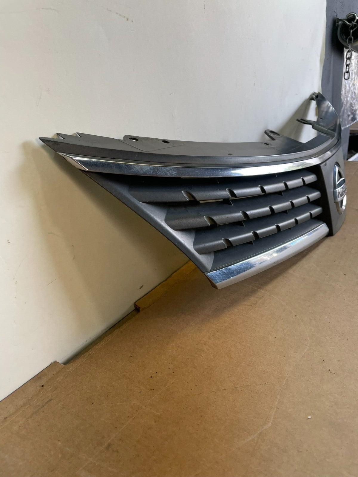 2007 2008 2009 Nissan Versa Sedan Front Upper Grill Grille AG0857 DG2