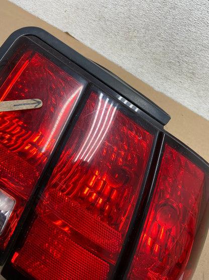 1999-2004 Ford Mustang Right Passenger Rh Side Tail Light AG4163 LK4