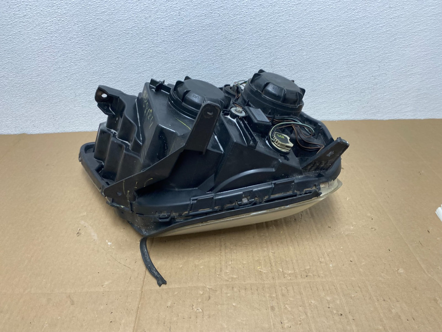 2010 to 2015 GMC Terrain Halogen Left Driver Lh Side Headlight AB8184 DW7
