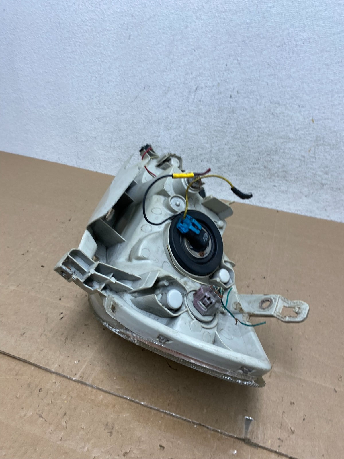 2005 to 2008 Toyota Corolla Right Passenger RH side Headlight AE5954 DW6