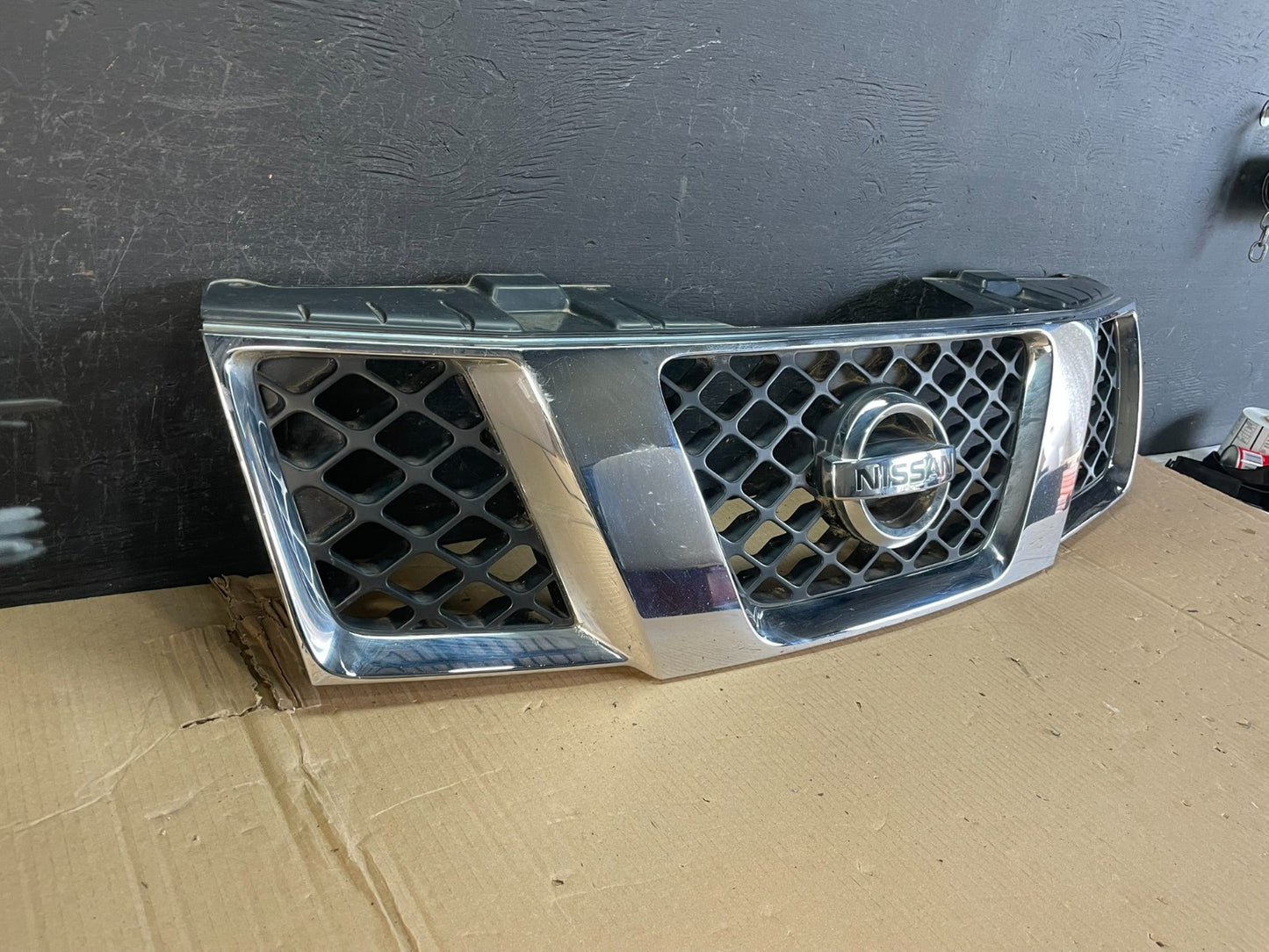 2005 2006 2007 Nissan Pathfinder Chrome Front Upper Grill Grille AE3611 4DG2