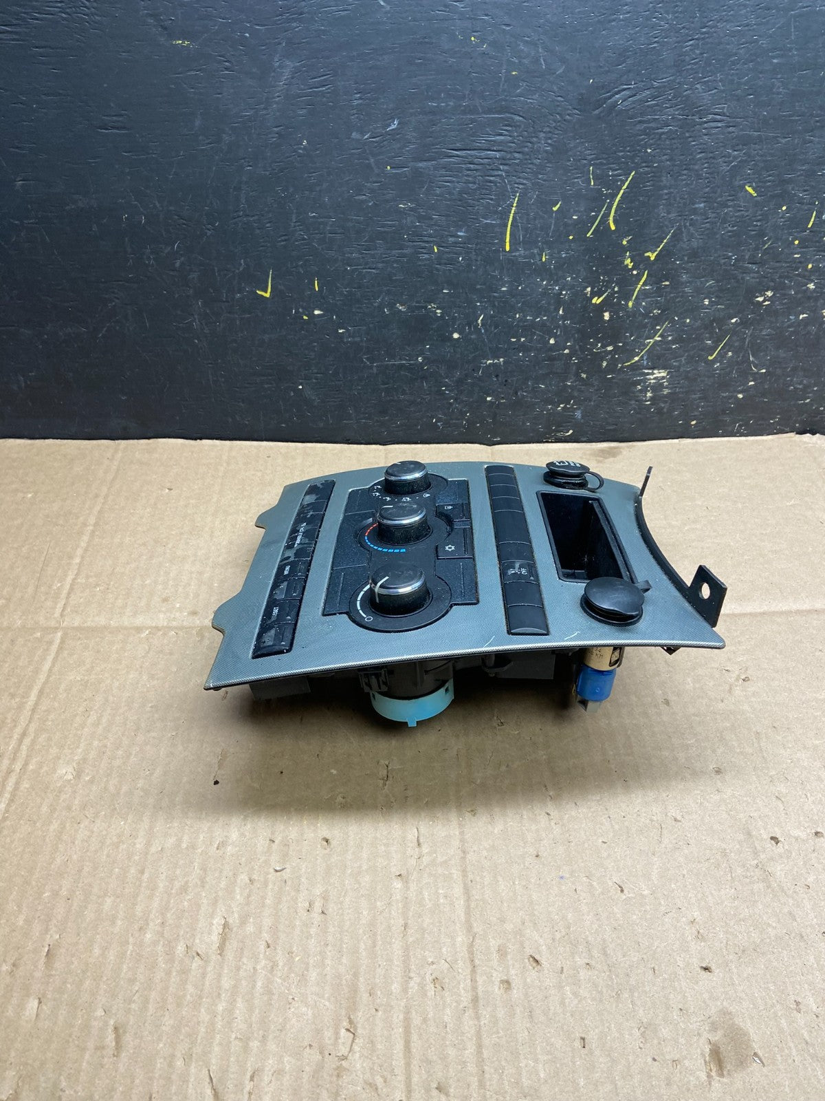 2005 to 2007 Jeep Commander Grand Cherokee A/C Climate Control Bezel Y2291 DG2