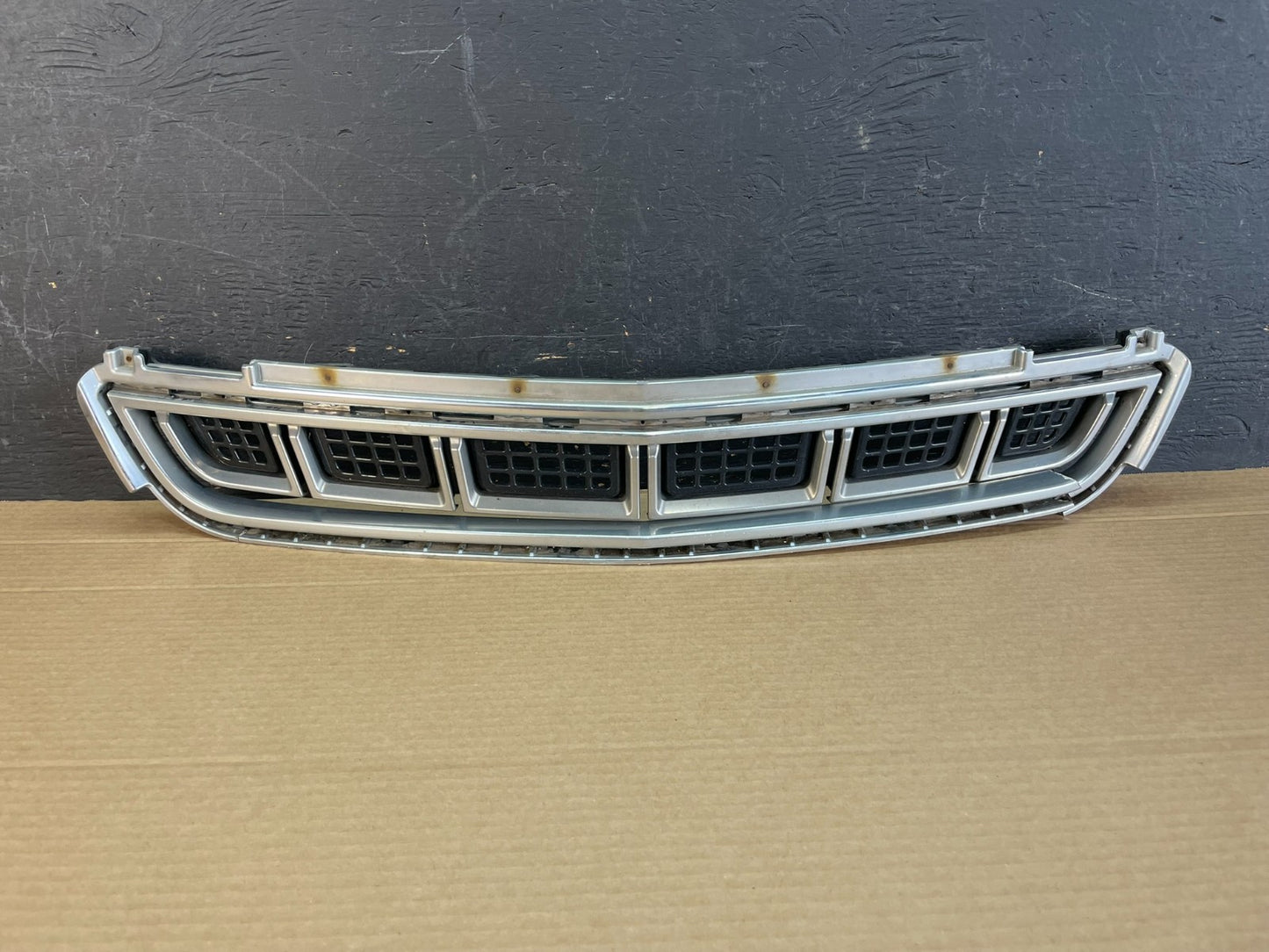 2013 to 2017 Cadillac XTS Front Lower Grill Grille AE8595 DG0
