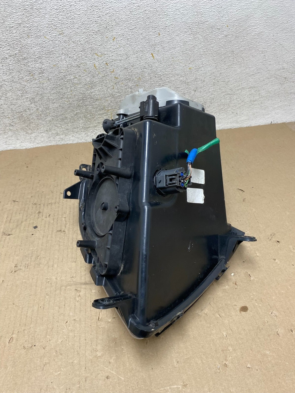 2005 - 2011 Cadillac STS Right Passenger RH Side Halogen Headlight AH6804 DW7
