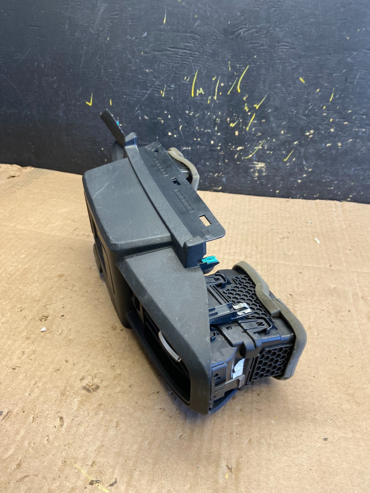 2020 to 2023 Ford Explorer Console Radio Display Screen Air Vents Z0295 DG3