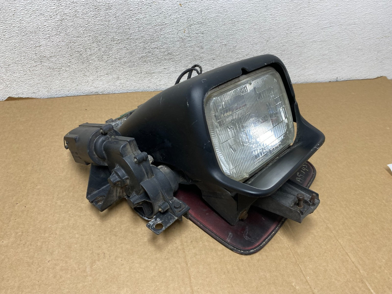 1984 to 1989 Chevrolet Corvette Left Driver LH Side Headlight AG1458 DW2