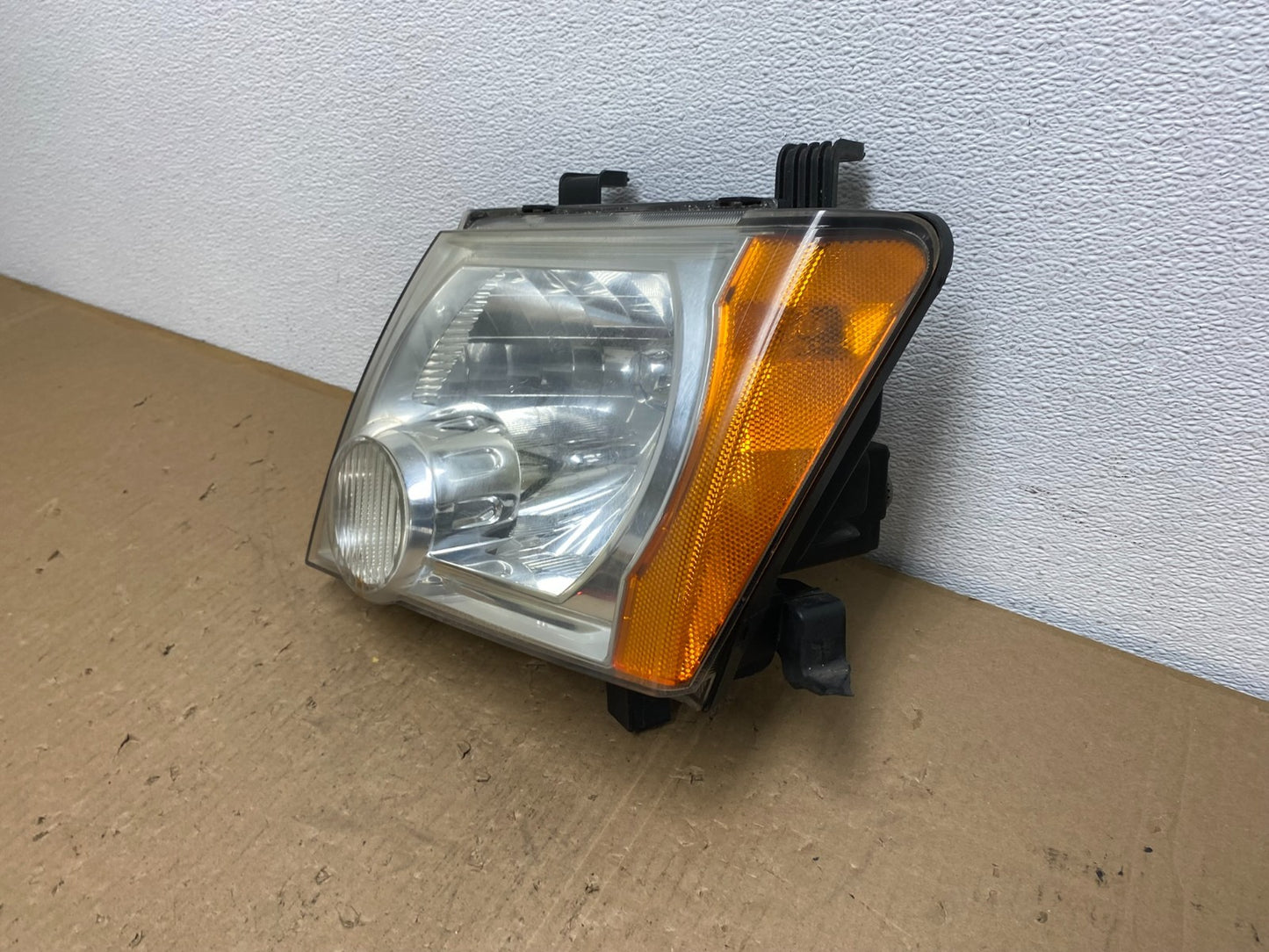 2005 - 2015 Nissan Xterra Driver Left LH Side Headlight AB6703 DW1