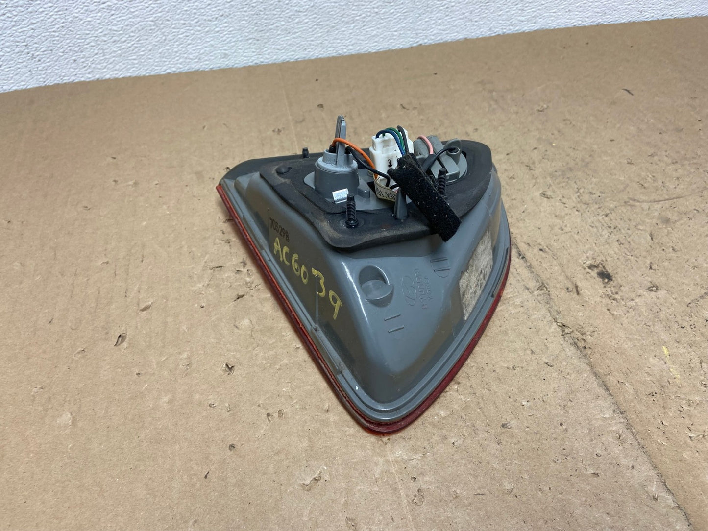 2007 to 2012 Hyundai Veracruz Inner Tail Light Left Driver Side AC6039 LK5
