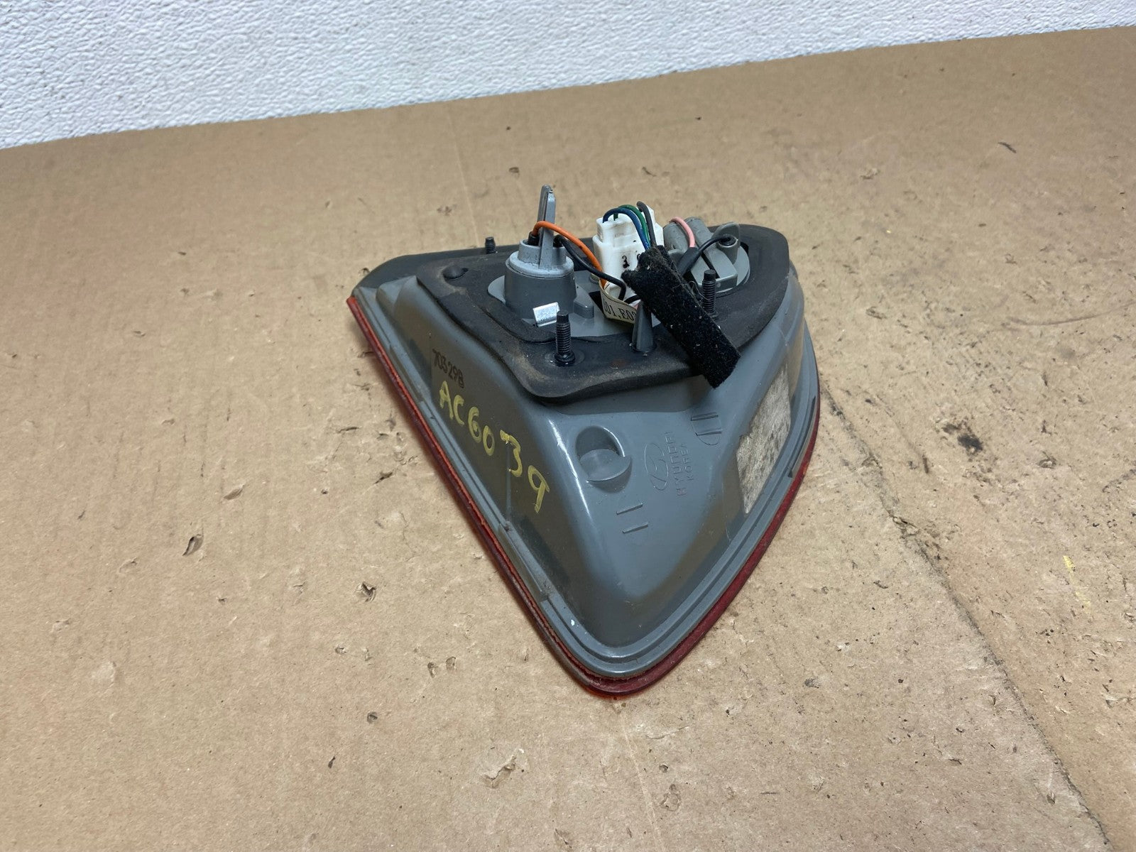 2007 to 2012 Hyundai Veracruz Inner Tail Light Left Driver Side AC6039 LK5