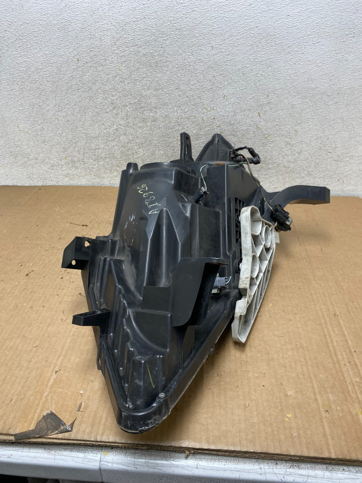 2013 to 2016 Nissan Pathfinder Right Passenger RH Side Headlight AI8926 DW8