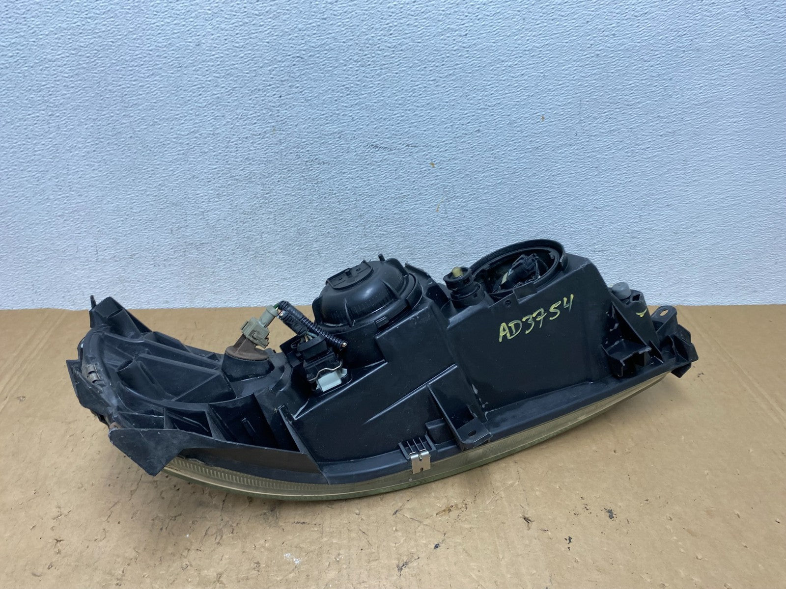 2001 2002 2003 2004 Volvo V70 XC70 Left Driver Side Headlight AD3754 DW8