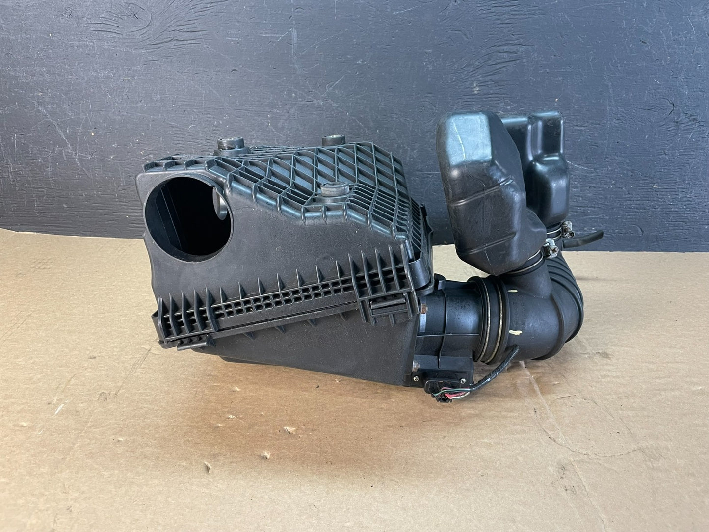 2001 2004 Mitsubishi Montero Sport 3.5 Air Intake Tube Resonator AF5330 DG3