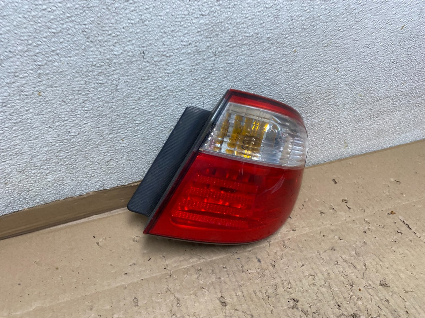 2000 - 2001 Infiniti i30  Right Passenger Rh Side Tail Light Oem U6517 DW2