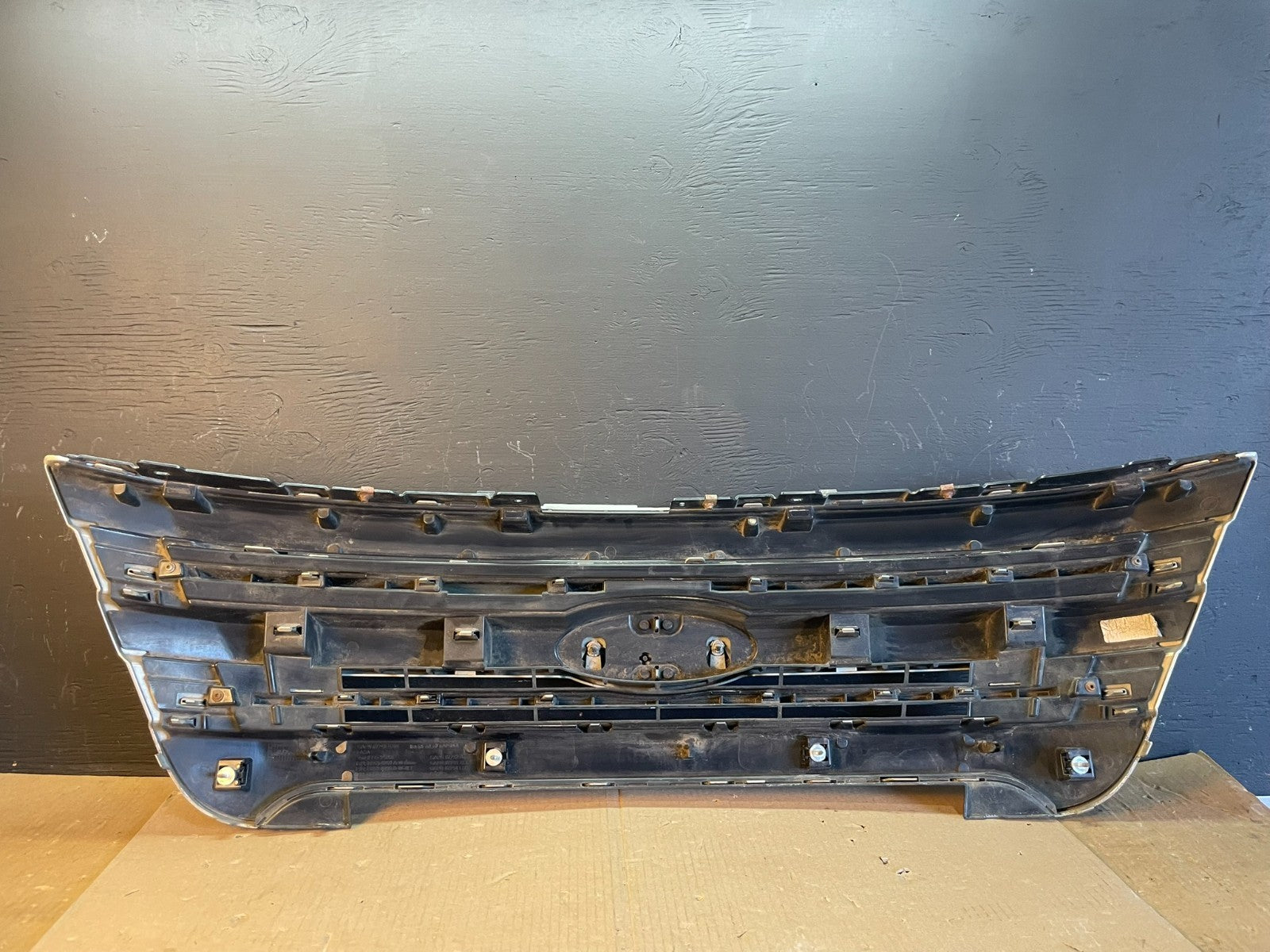 2011 to 2015 Ford Explorer Upper Front Grill Grille AB7876 DG7