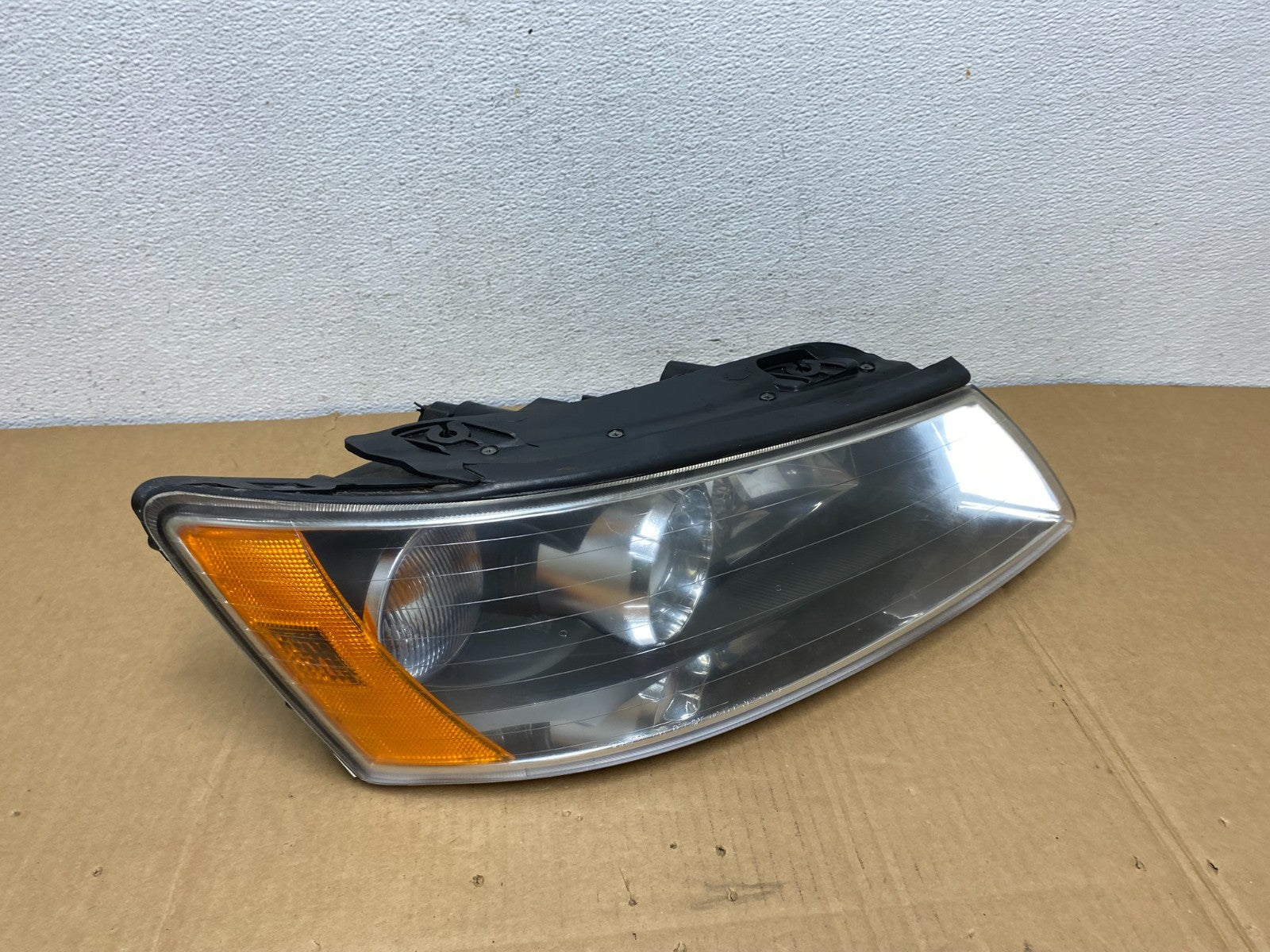 2006-2008 Hyundai Sonata Right Passenger Rh Side Headlight Halogen AC7495 DW2