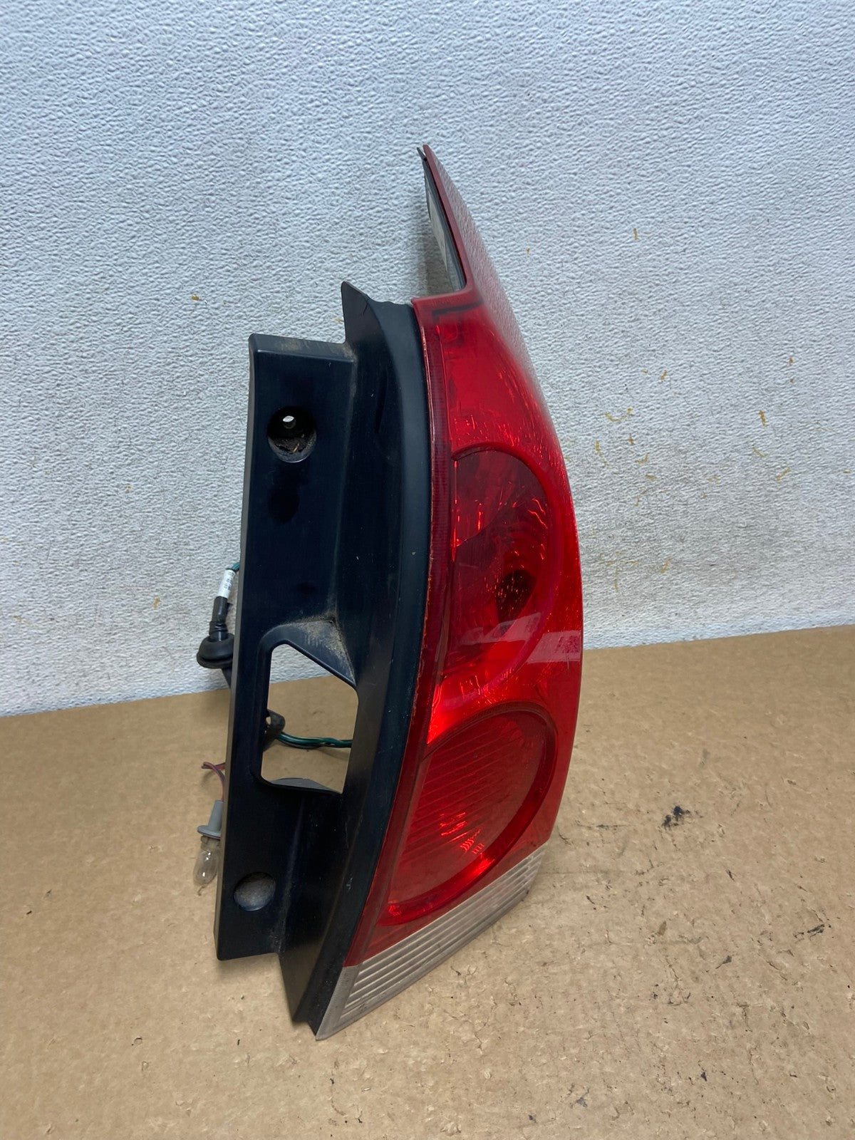 2004 to 2009 Nissan Quest Right Passenger RH Side Tail Light AI3677 LK2